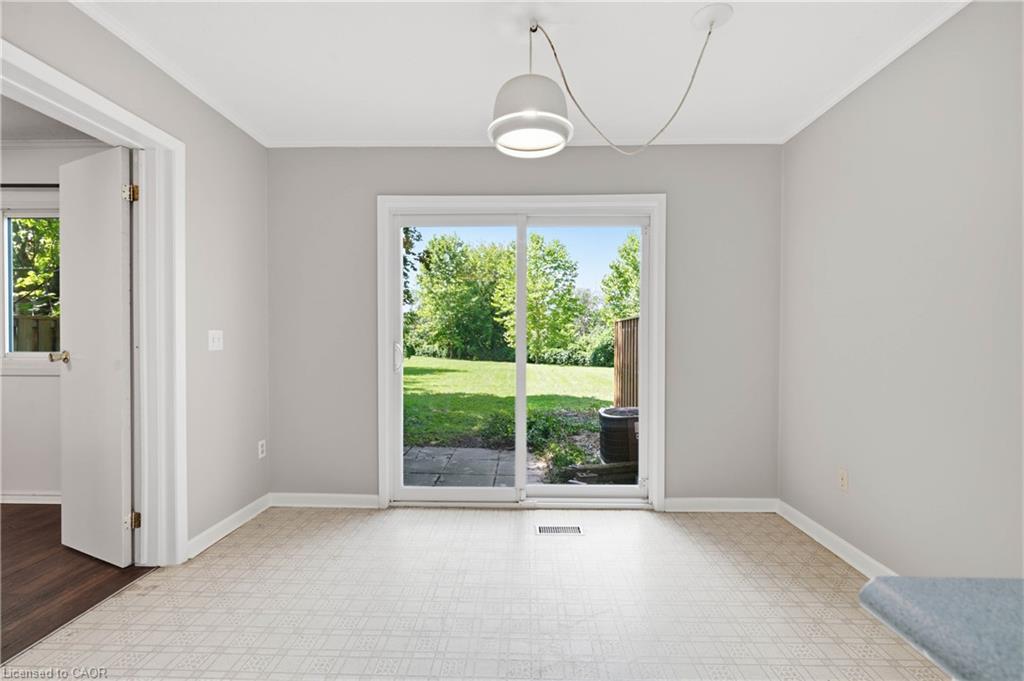 80-121 University Avenue E Property Photo 9