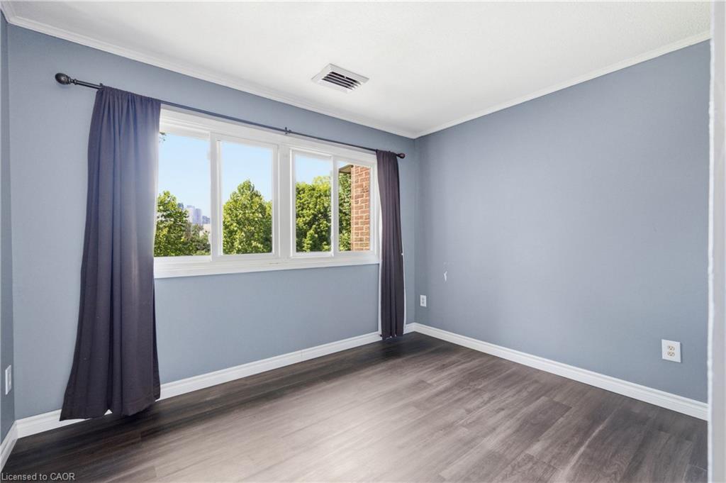 80-121 University Avenue E Property Photo 23