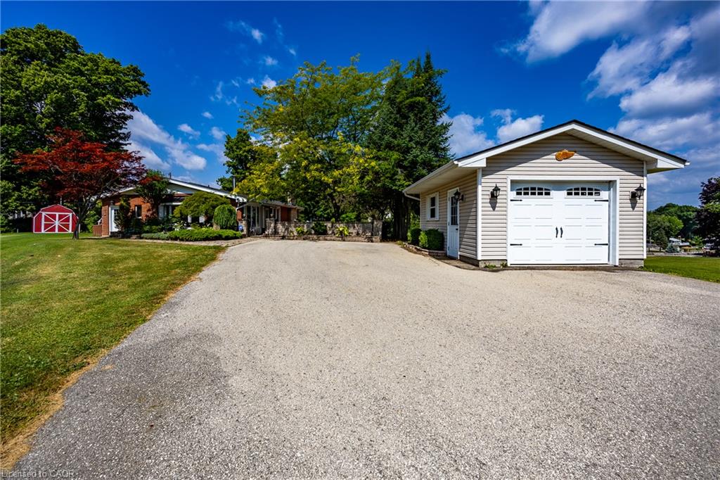 17 Donjon Boulevard Property Photo 34