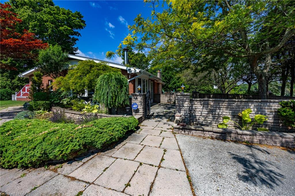 17 Donjon Boulevard Property Photo 35