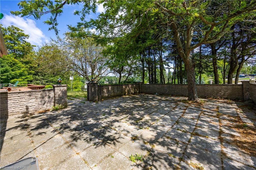 17 Donjon Boulevard Property Photo 36