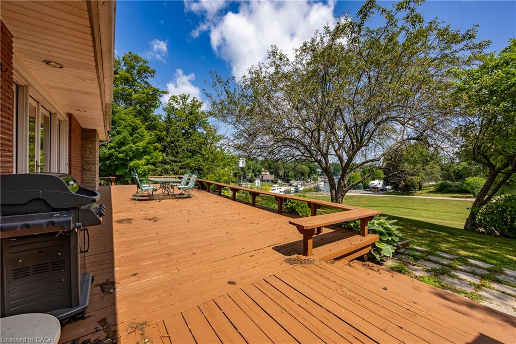 17 Donjon Boulevard Property Photo 38