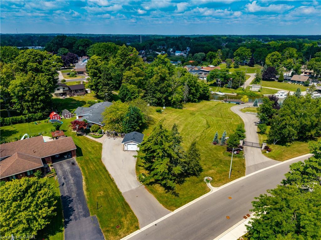 17 Donjon Boulevard Property Photo 45