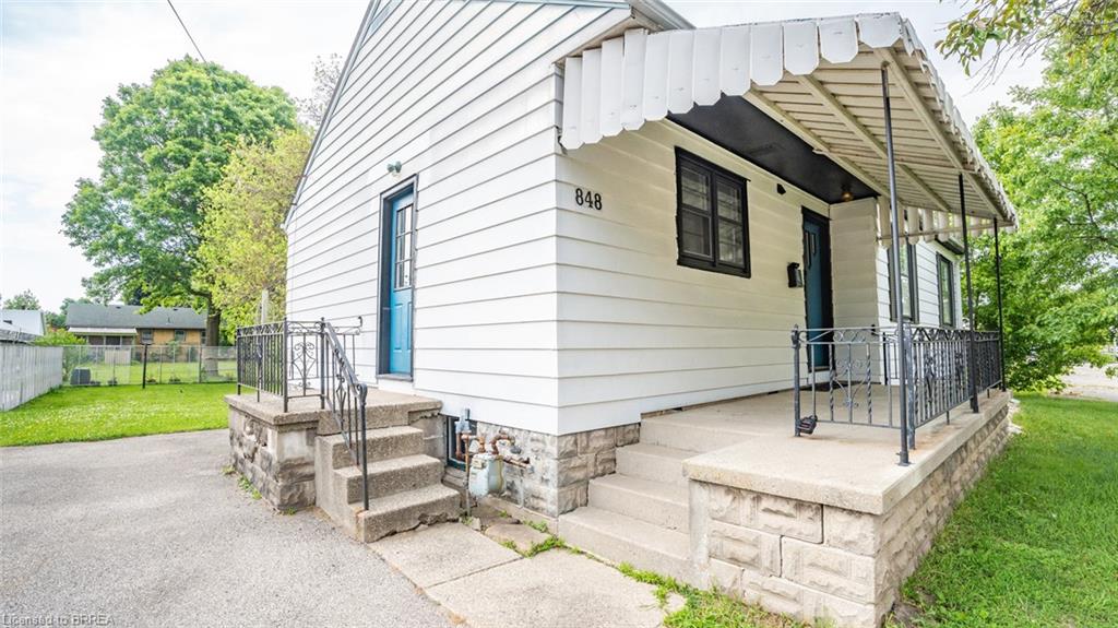 848 Colborne Street E Property Photo 4
