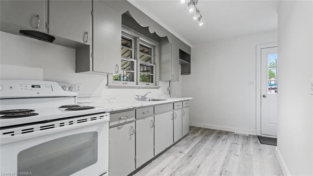 848 Colborne Street E Property Photo 6