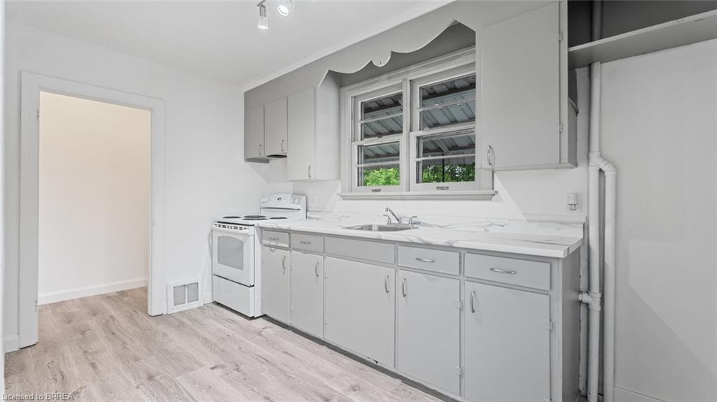 848 Colborne Street E Property Photo 7