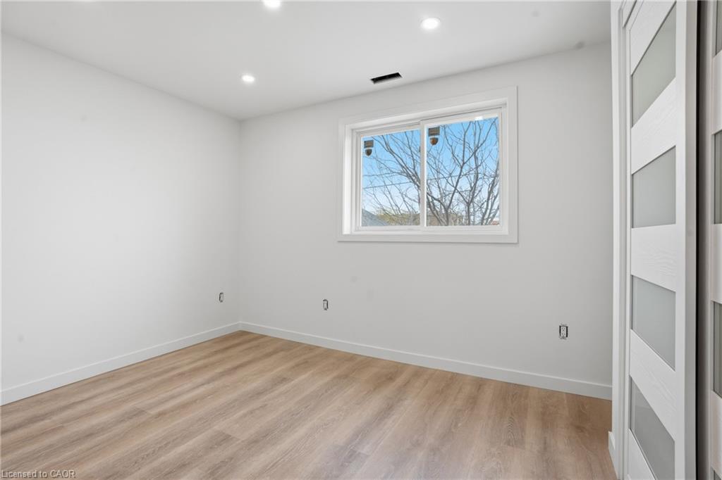 1049 Glencairn Avenue Property Photo 6