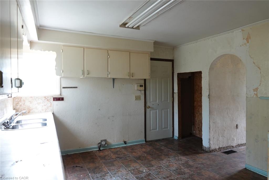 2490 St Anns Road Property Photo 2
