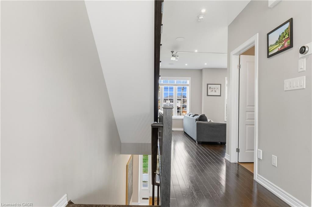 9-215 Dundas Street E Property Photo 5