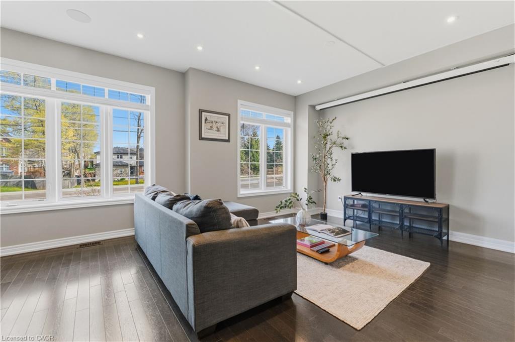 9-215 Dundas Street E Property Photo 6