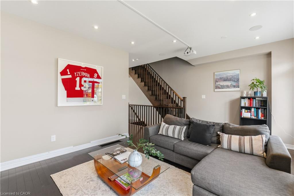 9-215 Dundas Street E Property Photo 7