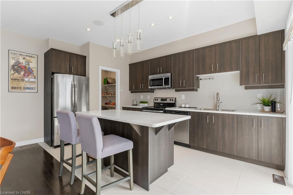 9-215 Dundas Street E Property Photo 11