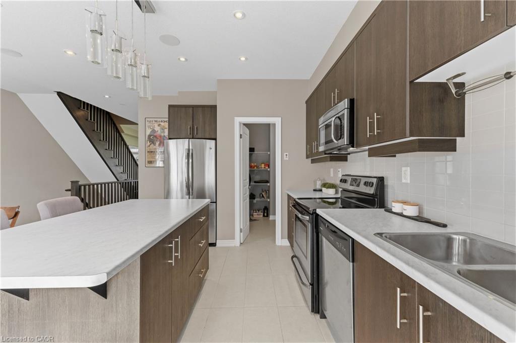 9-215 Dundas Street E Property Photo 12