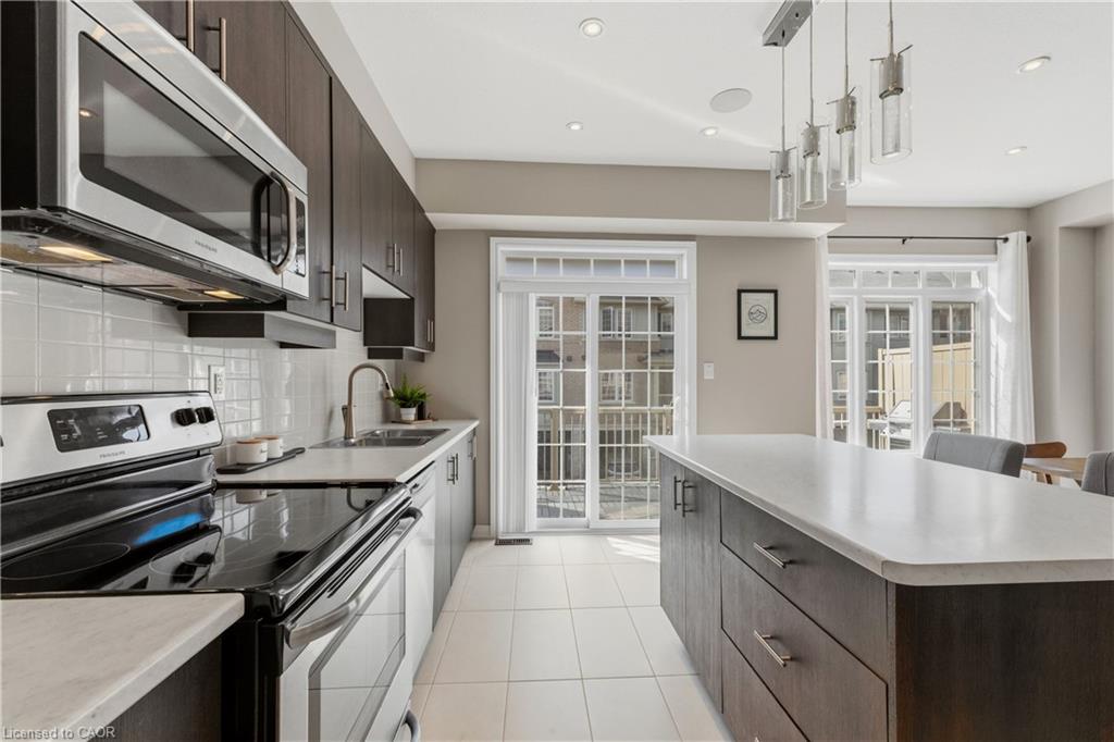 9-215 Dundas Street E Property Photo 13