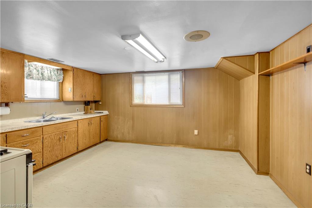 55 Young Street Property Photo 31