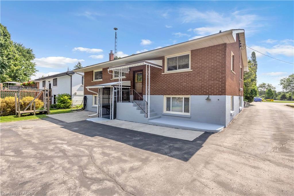 55 Young Street Property Photo 40