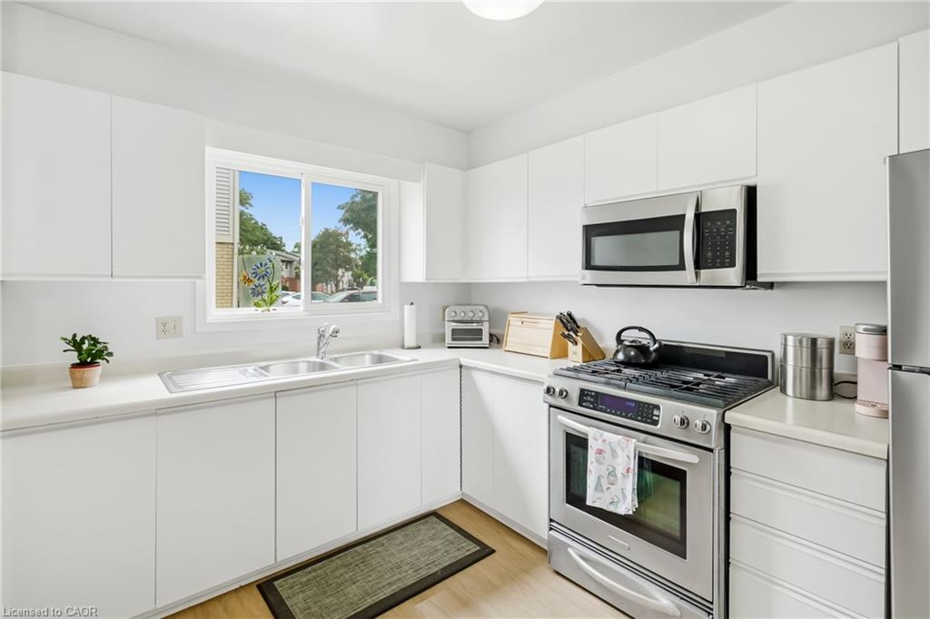 44-65 Dorchester Boulevard Property Photo 6