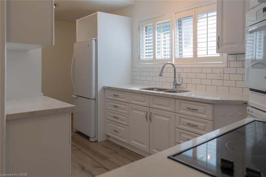359 Queensdale Avenue E Property Photo 3
