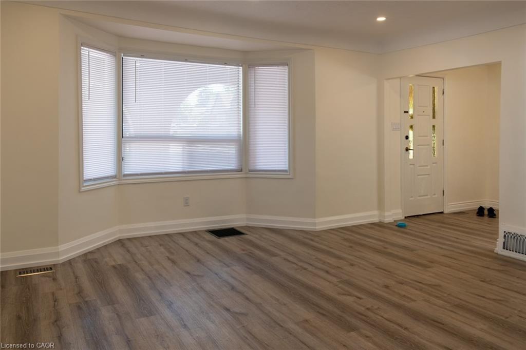 359 Queensdale Avenue E Property Photo 10