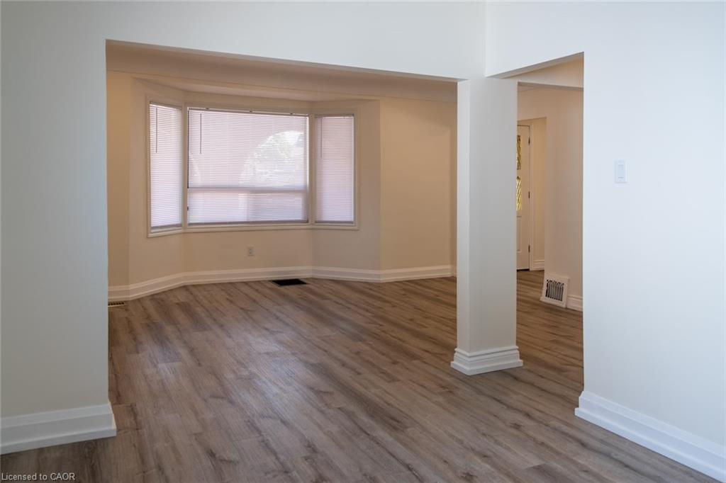 359 Queensdale Avenue E Property Photo 11