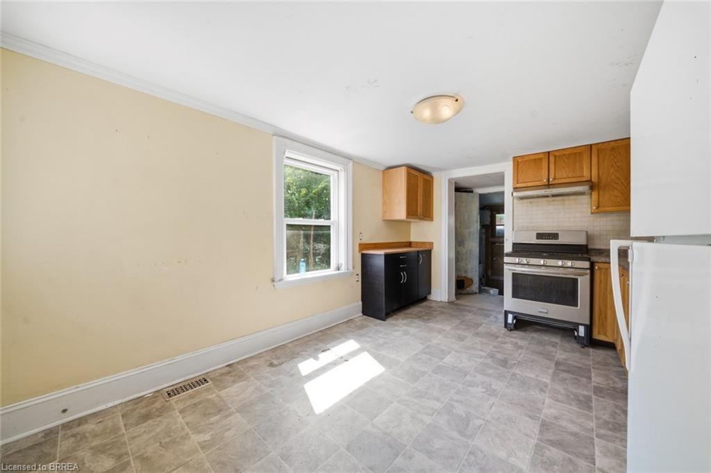 82 St. George Street Property Photo 9