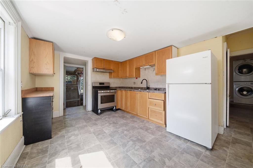 82 St. George Street Property Photo 10