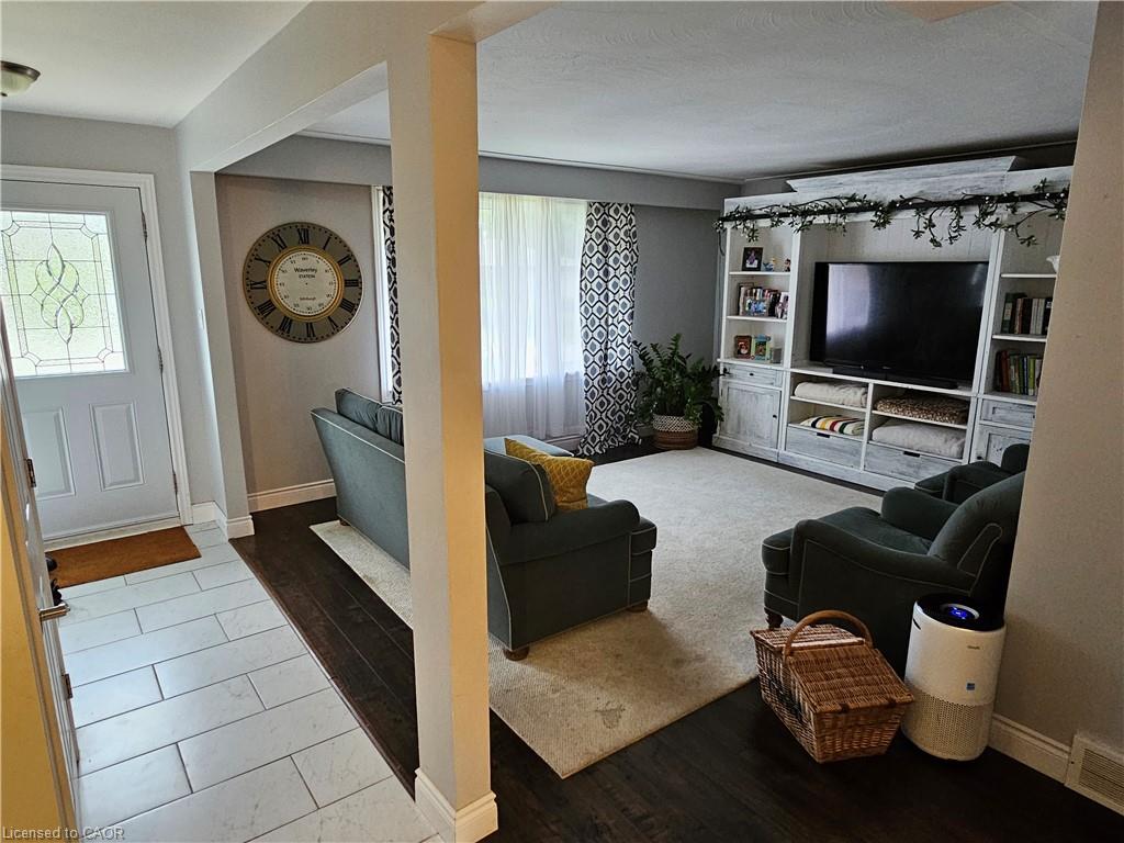 1326 Rosemary Crescent Property Photo 5