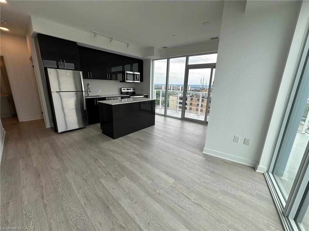 1607-2782 Barton Street E Property Photo 3