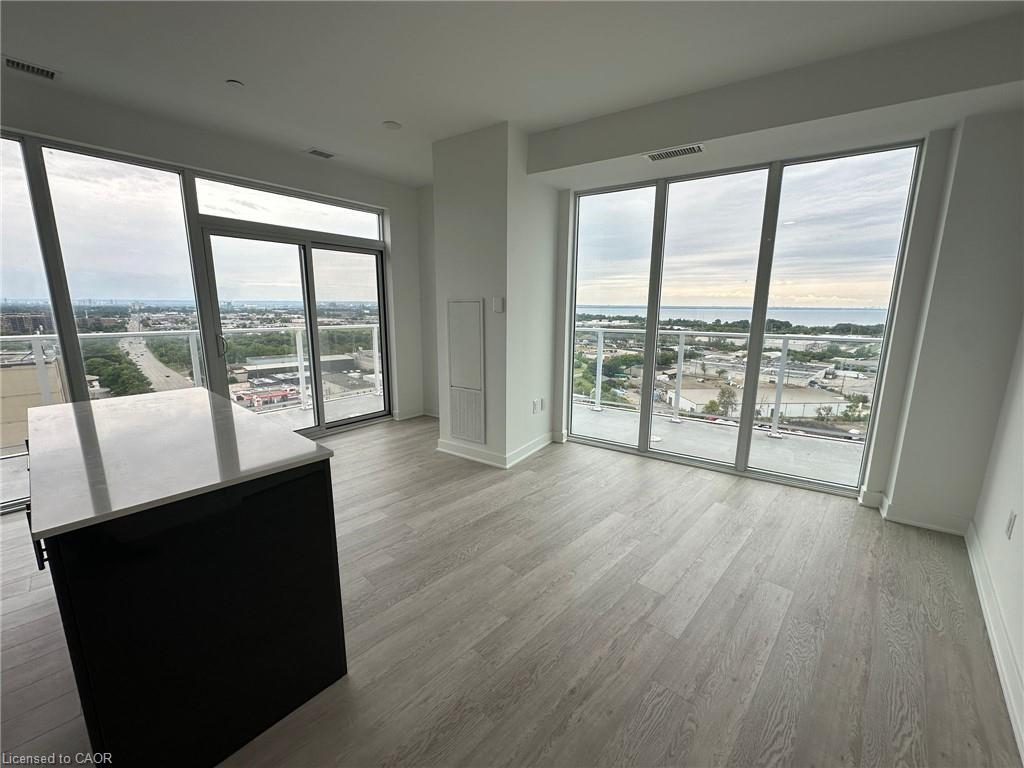 1607-2782 Barton Street E Property Photo 4