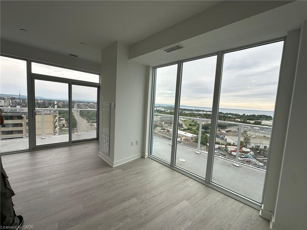1607-2782 Barton Street E Property Photo 5