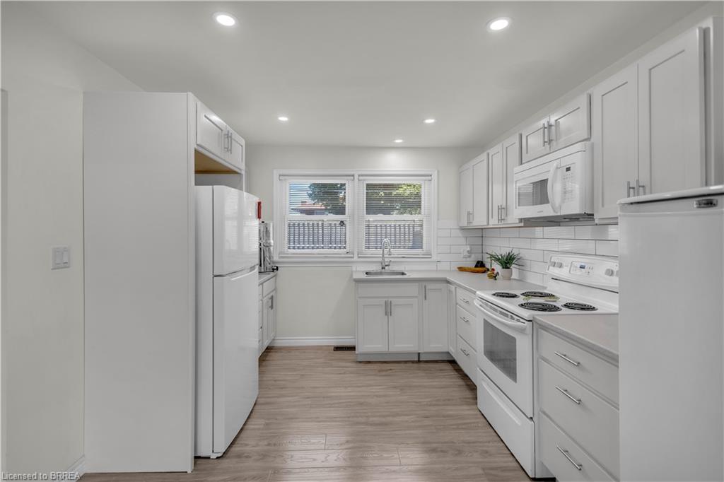450 Highland Road E Property Photo 6