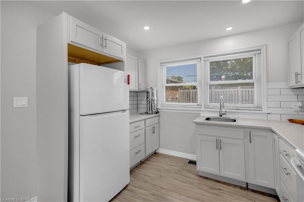 450 Highland Road E Property Photo 8