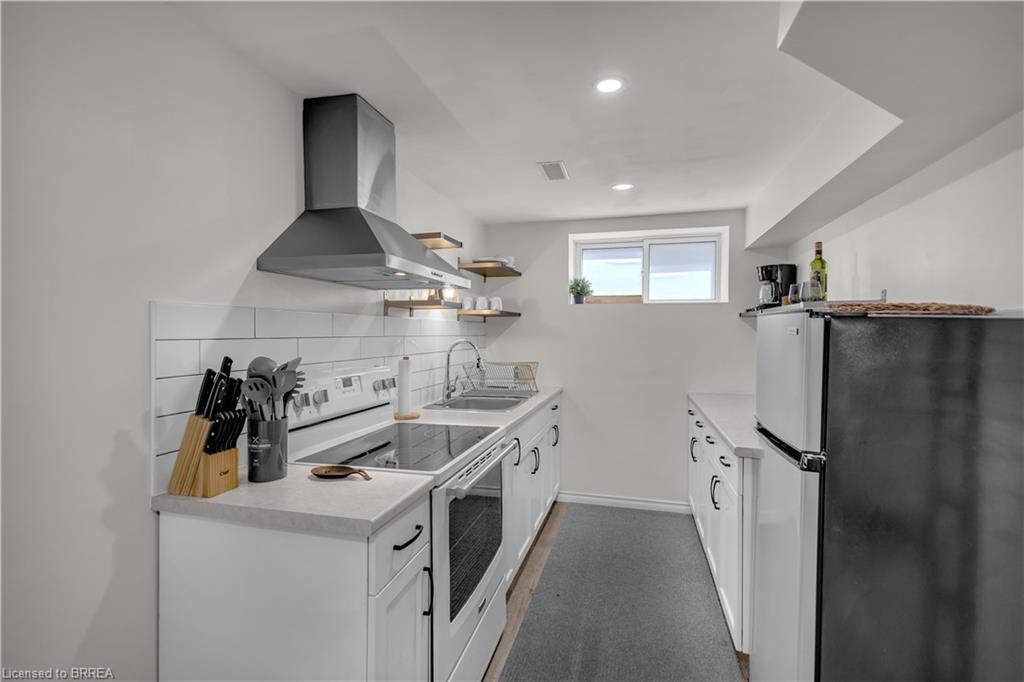 450 Highland Road E Property Photo 22