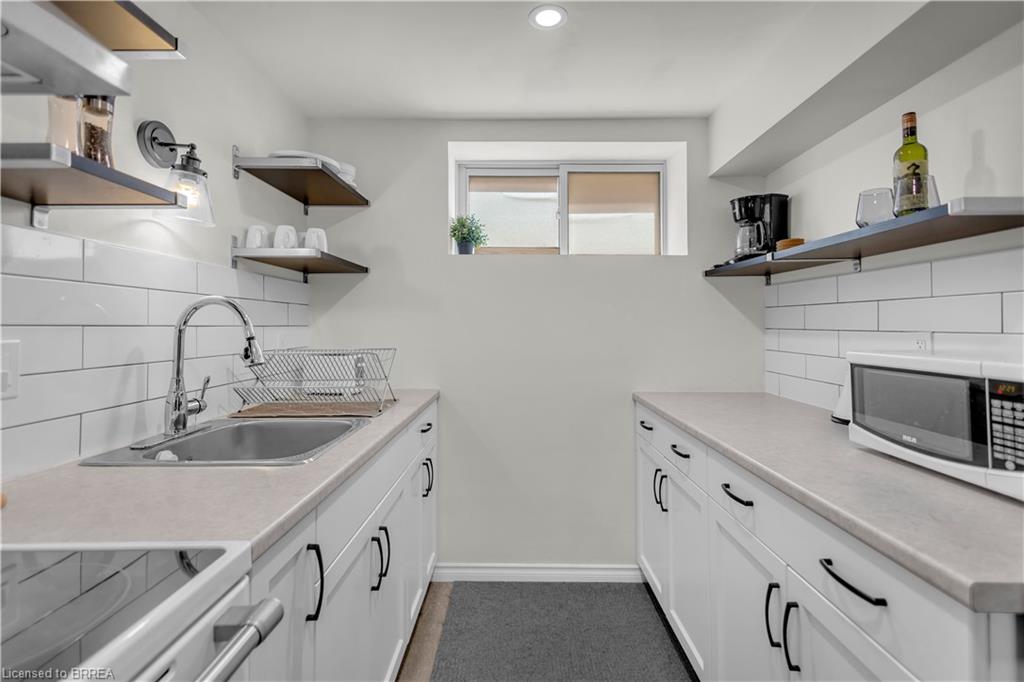 450 Highland Road E Property Photo 26