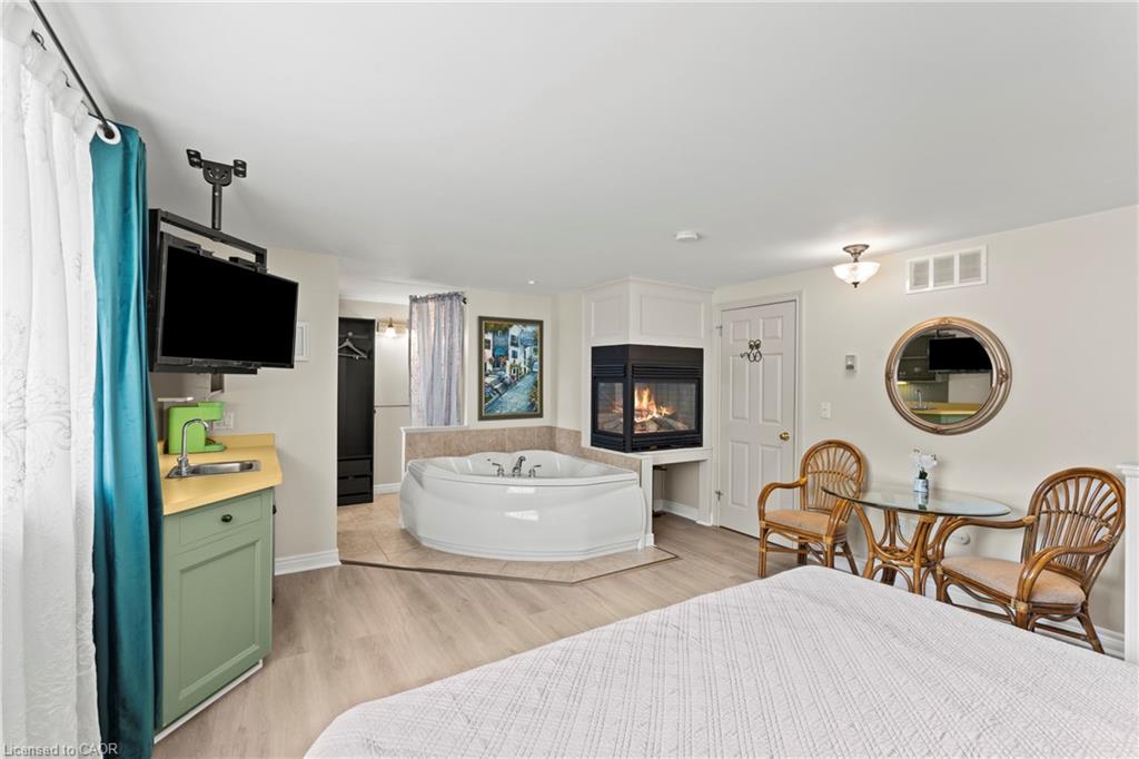 90 Mary Street Property Photo 35