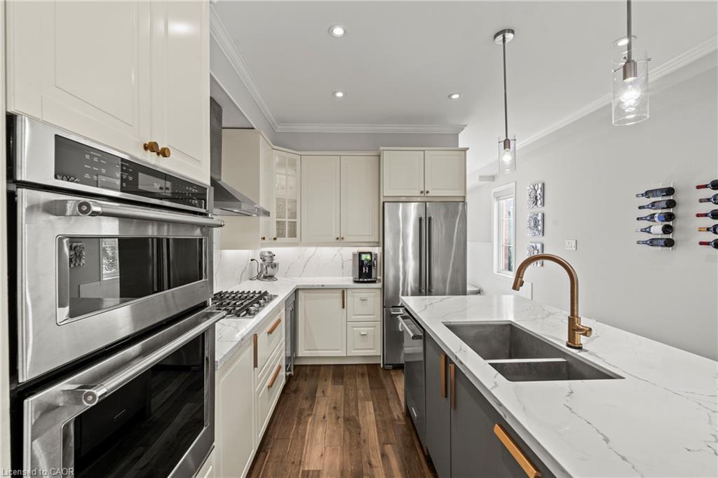 130 John Street W Property Photo 5