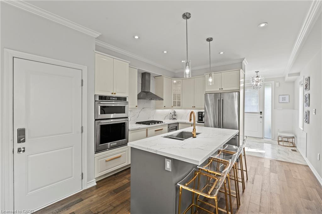130 John Street W Property Photo 6