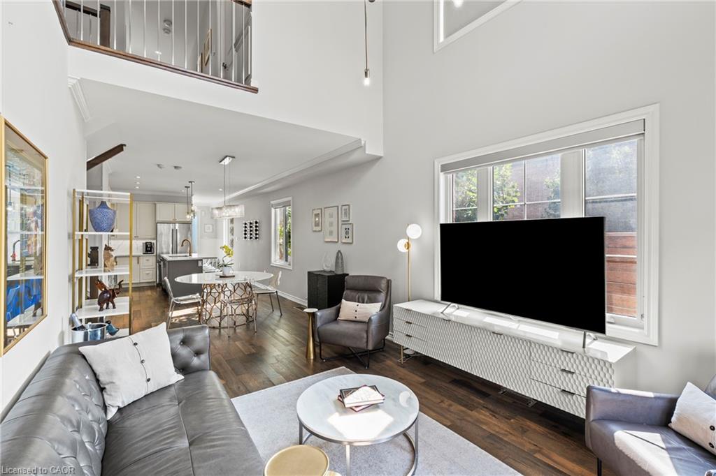 130 John Street W Property Photo 12