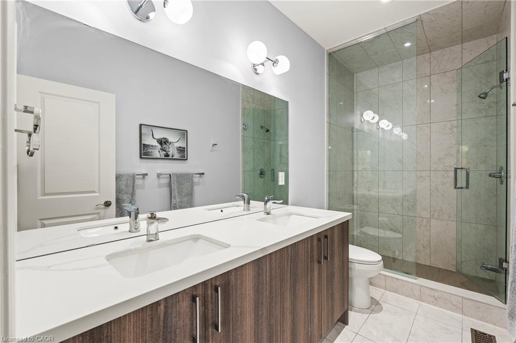 130 John Street W Property Photo 16