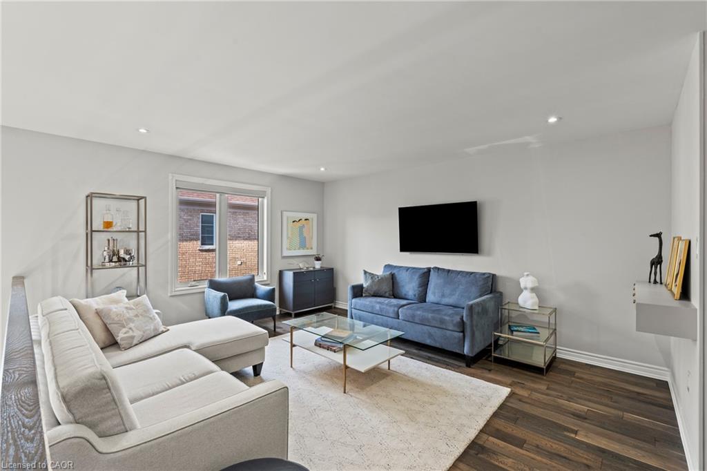 130 John Street W Property Photo 17
