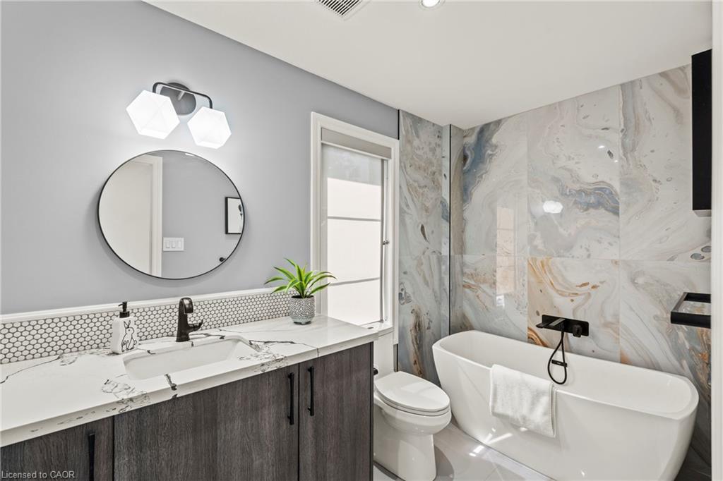 130 John Street W Property Photo 22