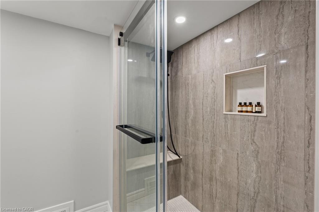 130 John Street W Property Photo 31