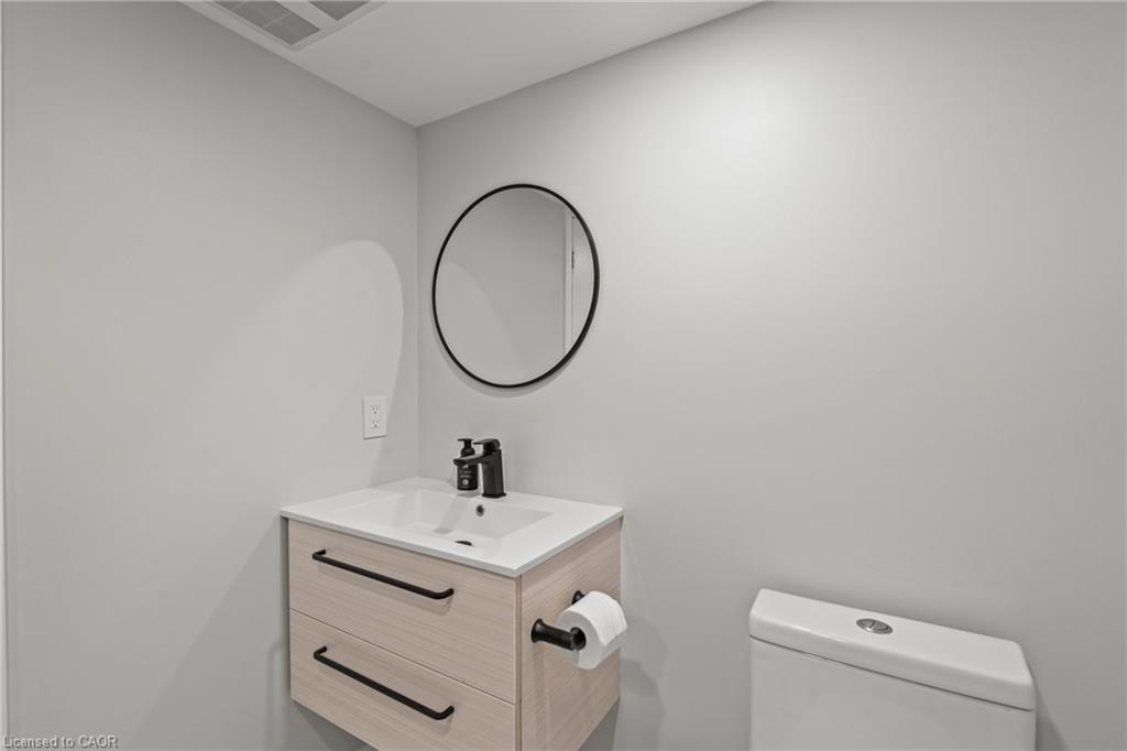 130 John Street W Property Photo 32