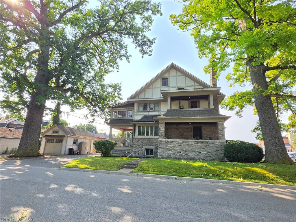71 Norfolk Street N Property Photo 4