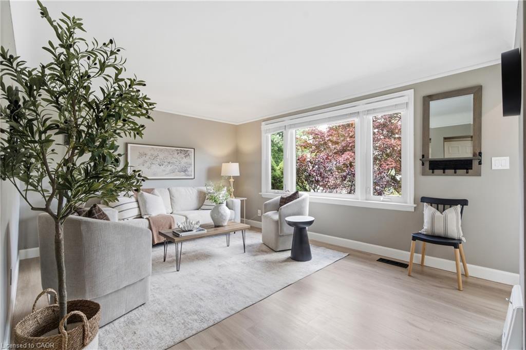 20 Hillview Street Property Photo 2