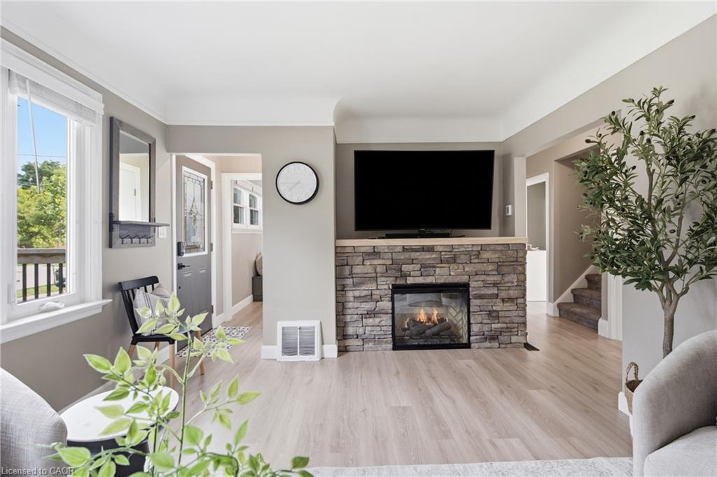 20 Hillview Street Property Photo 5