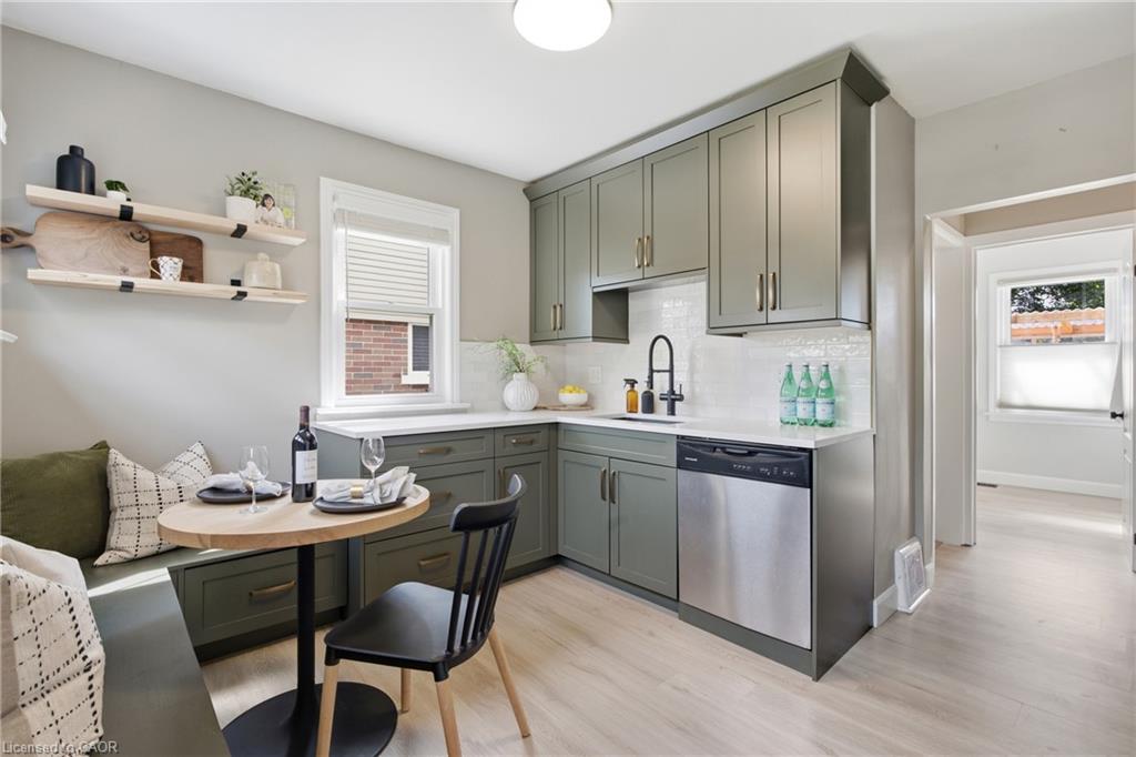 20 Hillview Street Property Photo 6