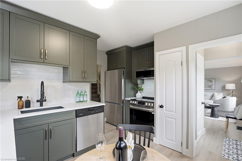 20 Hillview Street Property Photo 7