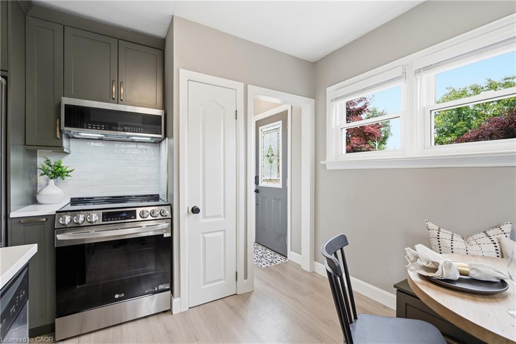 20 Hillview Street Property Photo 10