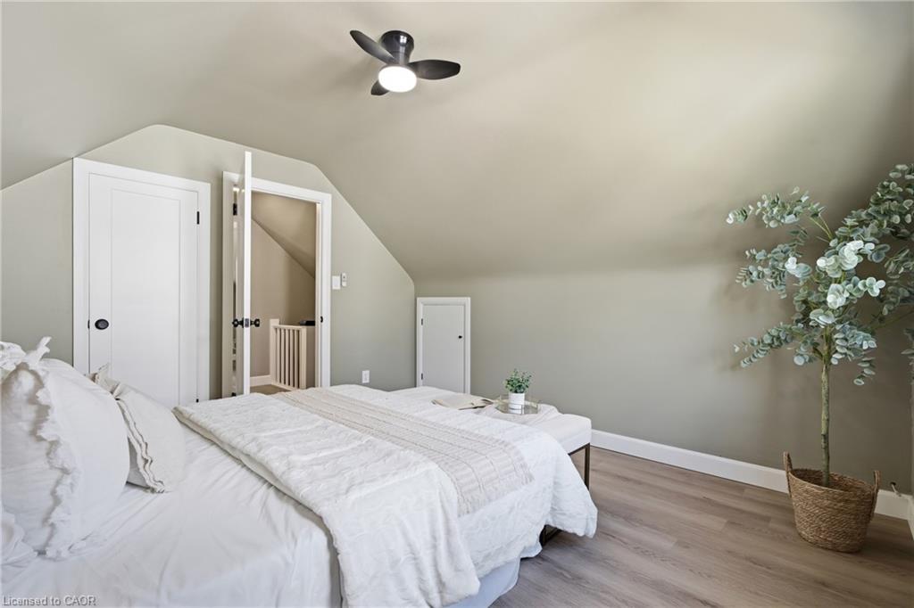 20 Hillview Street Property Photo 15